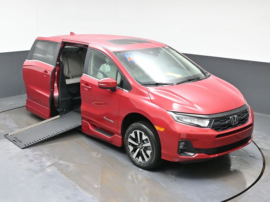 Red Honda Odyssey image number 20