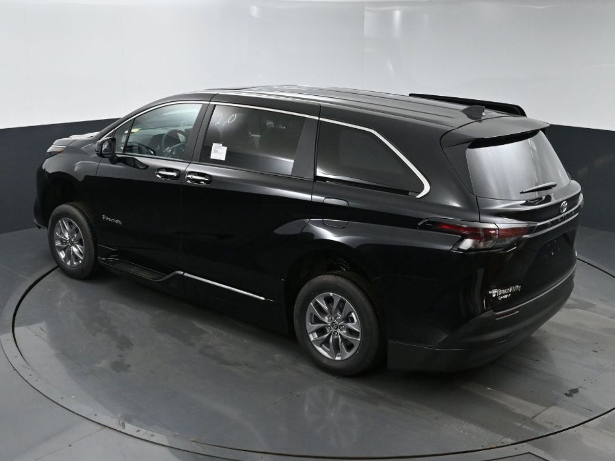 2025 TOYOTA SIENNA - Image 19