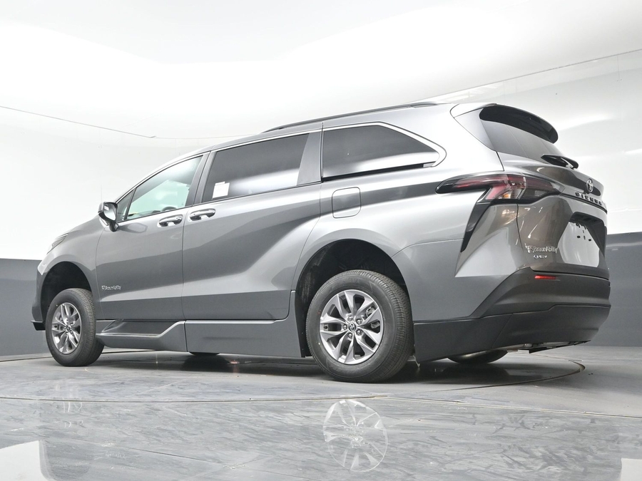 New 2026 Toyota Sienna Hybrid XLE Add - BraunAbility Side Entry Entry Fold Out Automatic Ramp