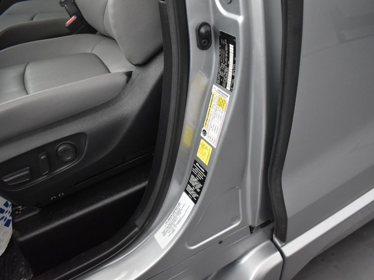 2025 TOYOTA SIENNA - Image 17