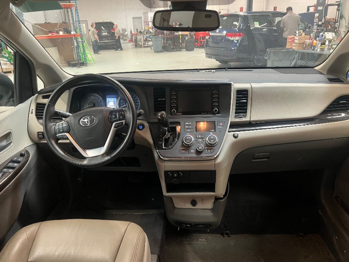 2019 TOYOTA SIENNA - Image 9