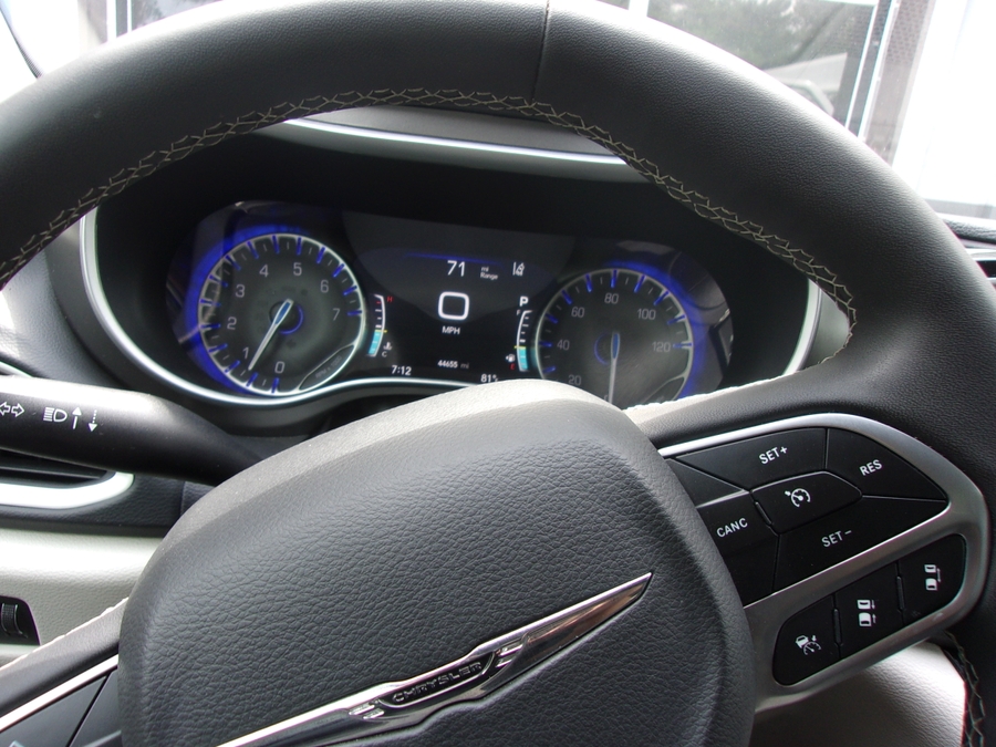 Grey Chrysler Pacifica image number 5
