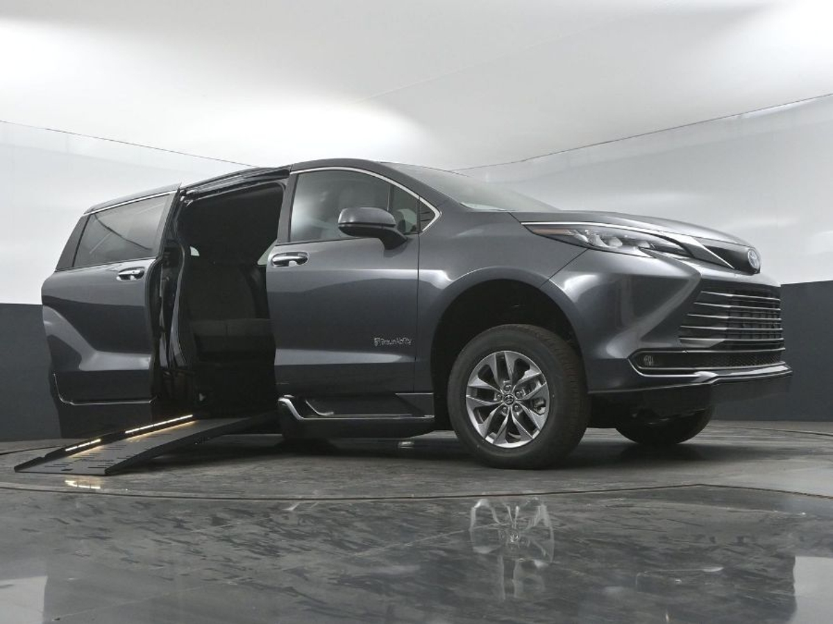 2025 TOYOTA SIENNA - Image 19