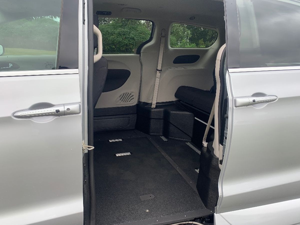 2024 CHRYSLER VOYAGER - Image 5