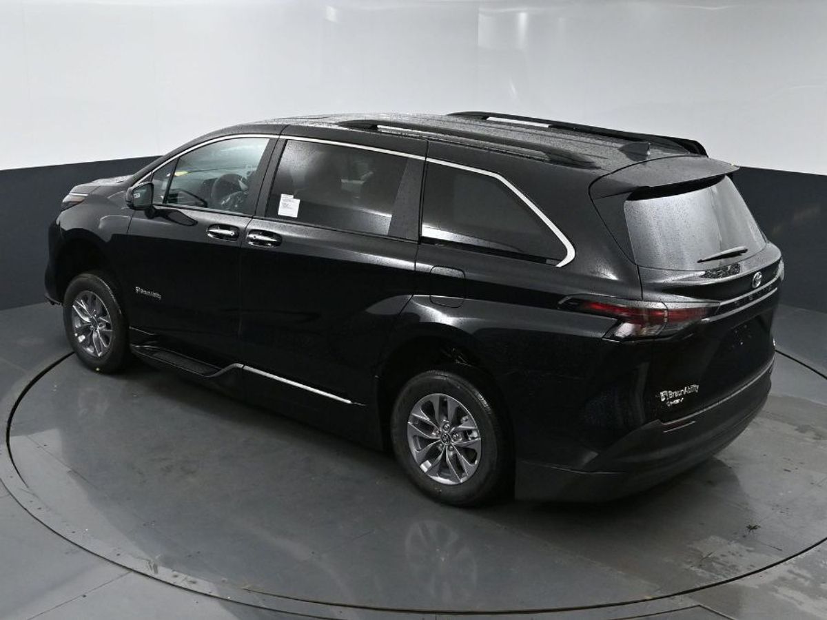 2025 TOYOTA SIENNA - Image 25