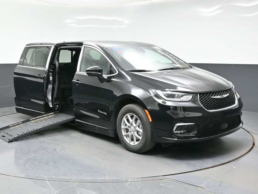2026 Chrysler Pacifica's photo