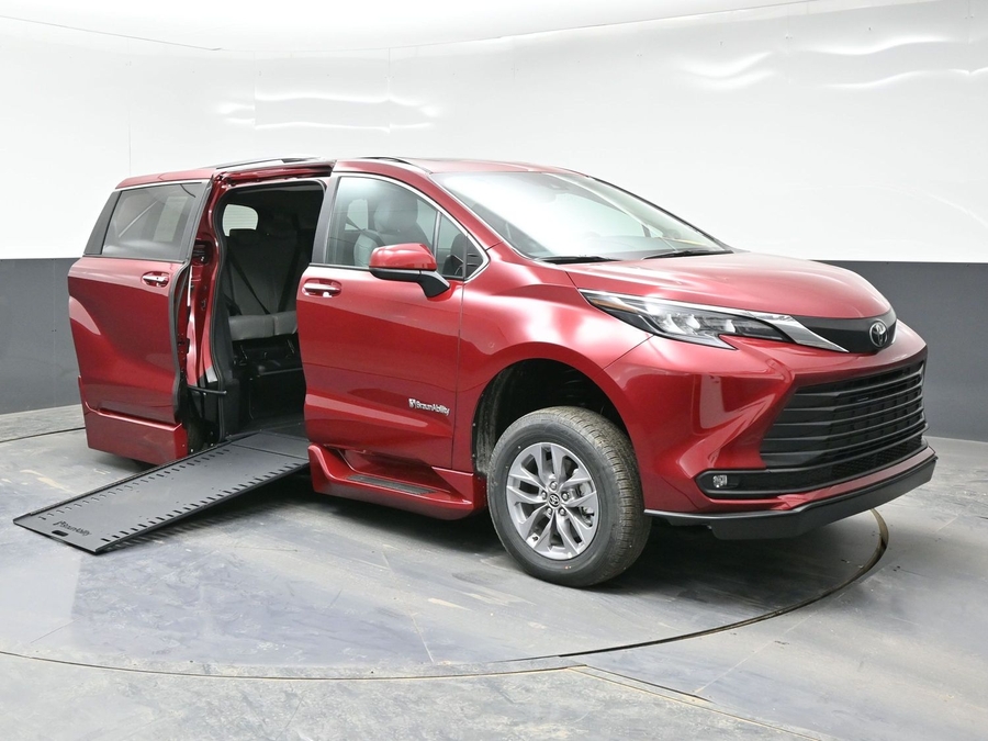 New 2026 Toyota Sienna Hybrid XLE Add - BraunAbility Side Entry In Floor Automatic Ramp