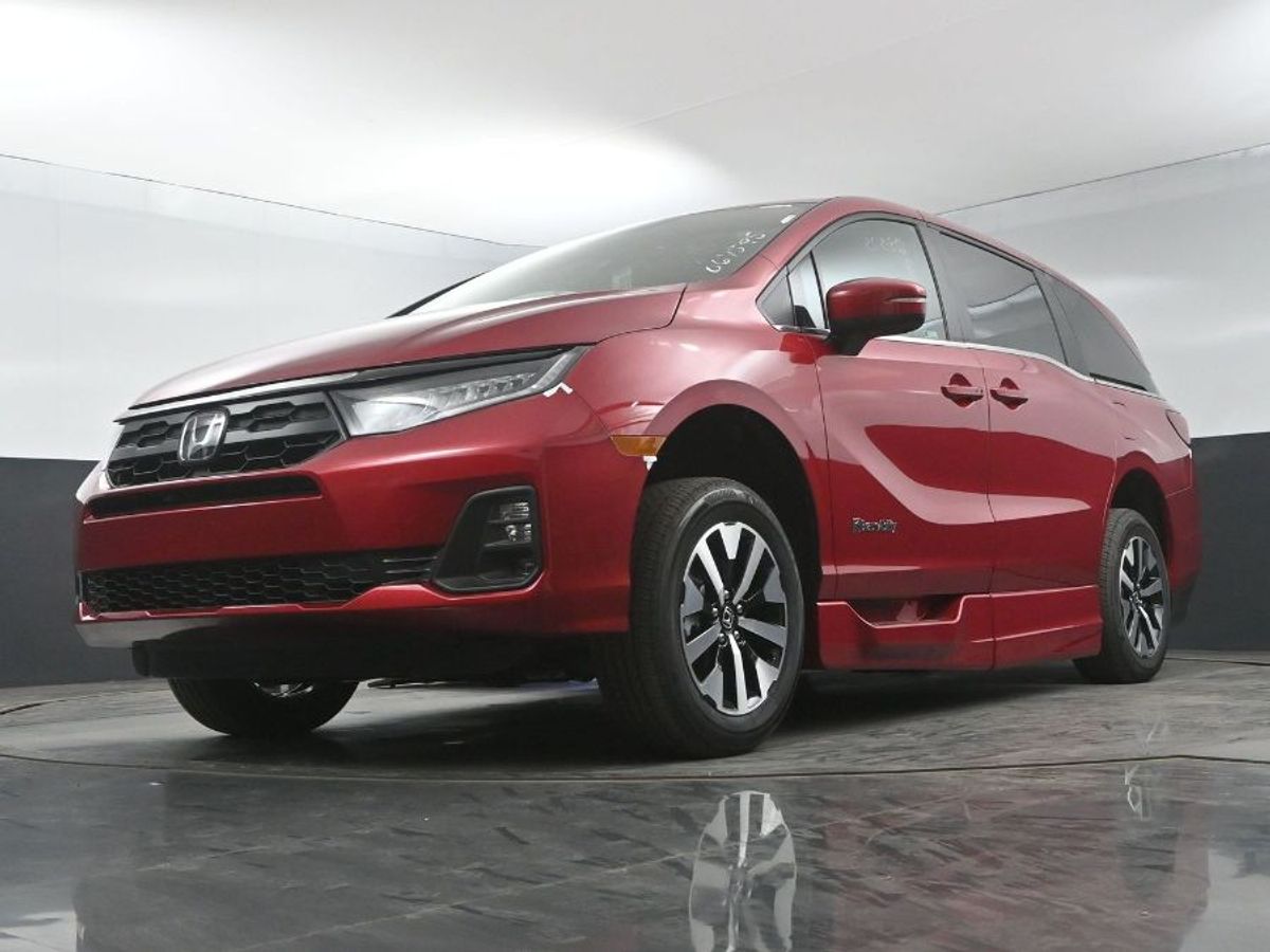 Red Honda Odyssey image number 19
