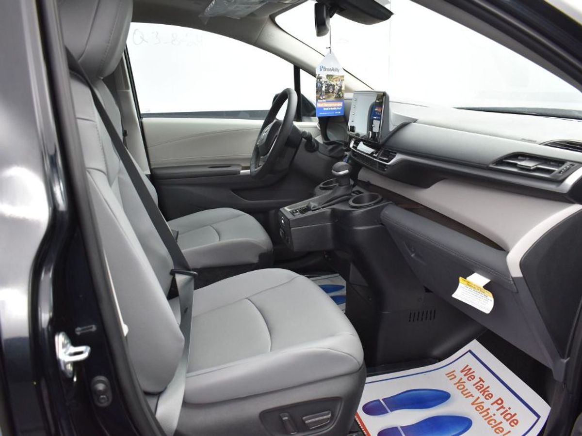 Black Toyota Sienna image number 4