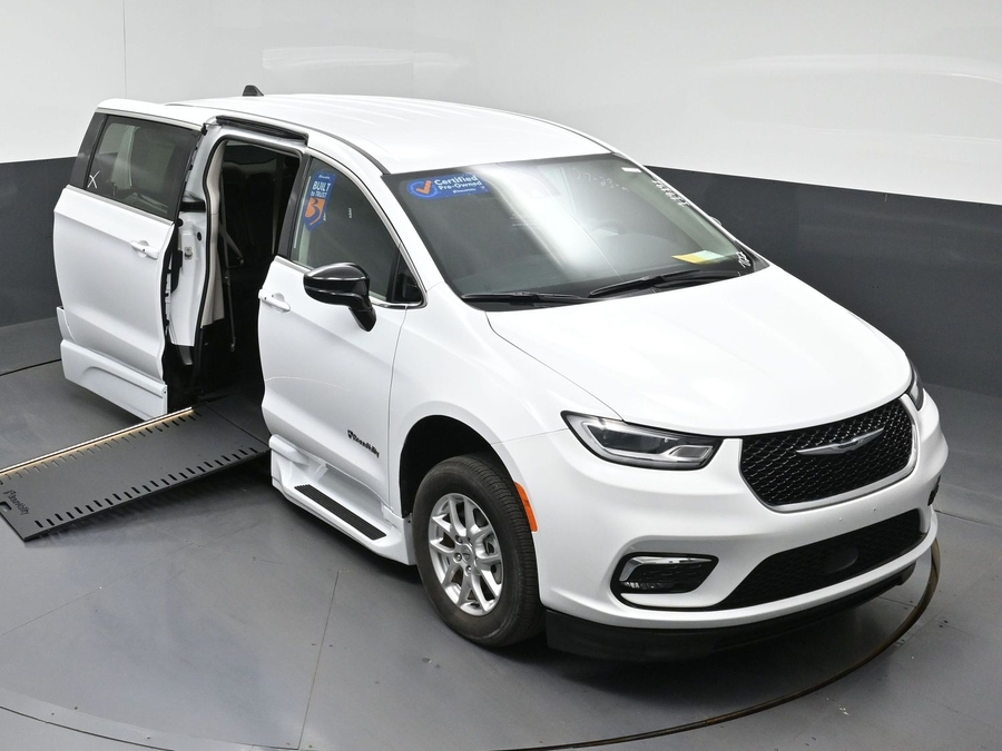 Used 2024 Chrysler Pacifica Touring L - BraunAbility Side Entry In Floor Automatic Ramp