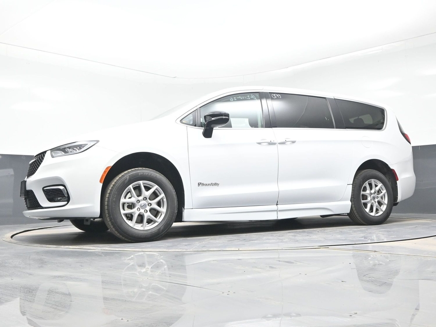 Used 2024 Chrysler Pacifica Touring L - BraunAbility Side Entry Entry Fold Out Automatic Ramp