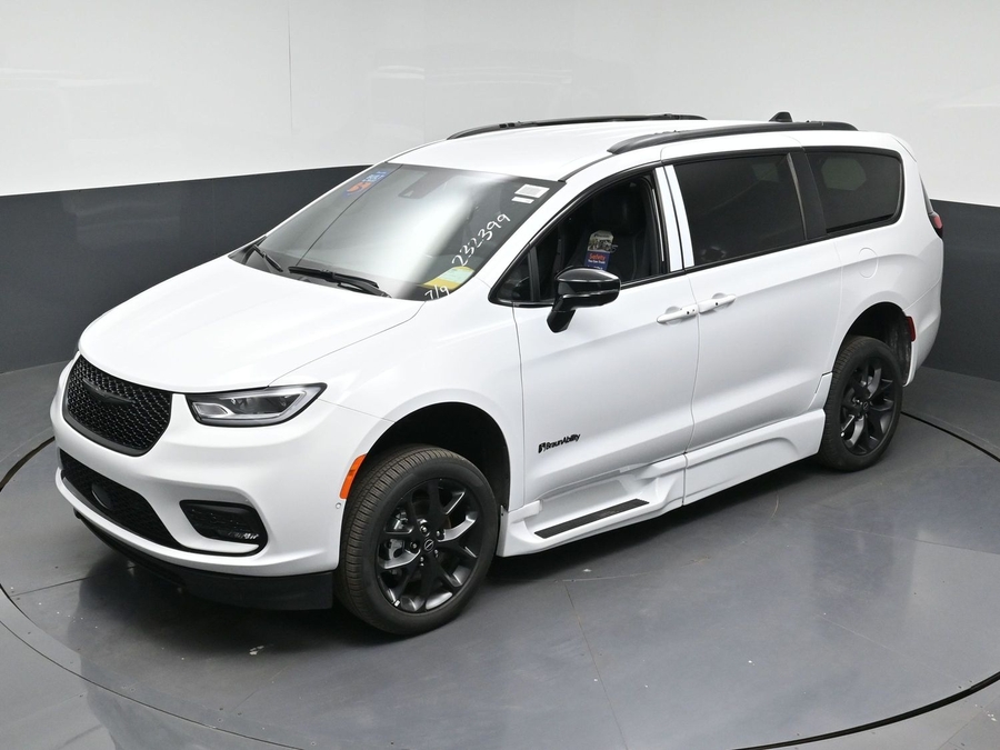 New 2026 Chrysler Pacifica Select Sport - BraunAbility Side Entry Fold Out Automatic Ramp