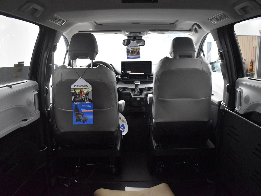 New 2025 Toyota Sienna Hybrid XLE Plus - BraunAbility Side Entry Entry Fold Out Automatic Ramp
