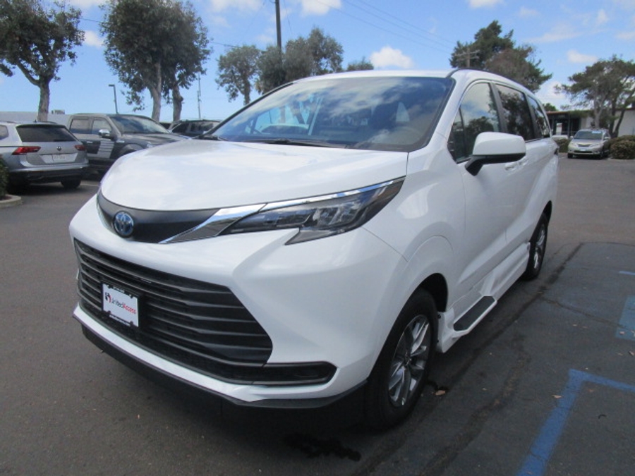 New 2025 Toyota Sienna Hybrid LE AWD w MID ROW - Vantage Mobility Commercial Side Entry Entry In Floor Manual Ramp