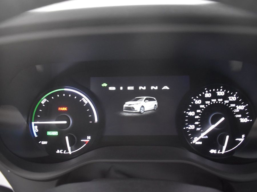 New 2025 Toyota Sienna Hybrid XLE Plus - BraunAbility Side Entry Entry In Floor Automatic Ramp