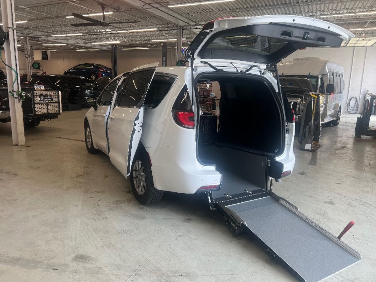 2025 CHRYSLER PACIFICA - Image 7