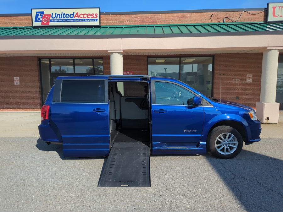 Used 2019 Dodge Grand Caravan SXT - BraunAbility Side Entry In Floor Automatic Ramp