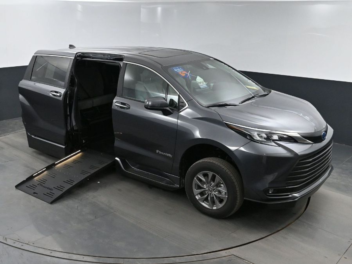 2025 TOYOTA SIENNA - Image 22