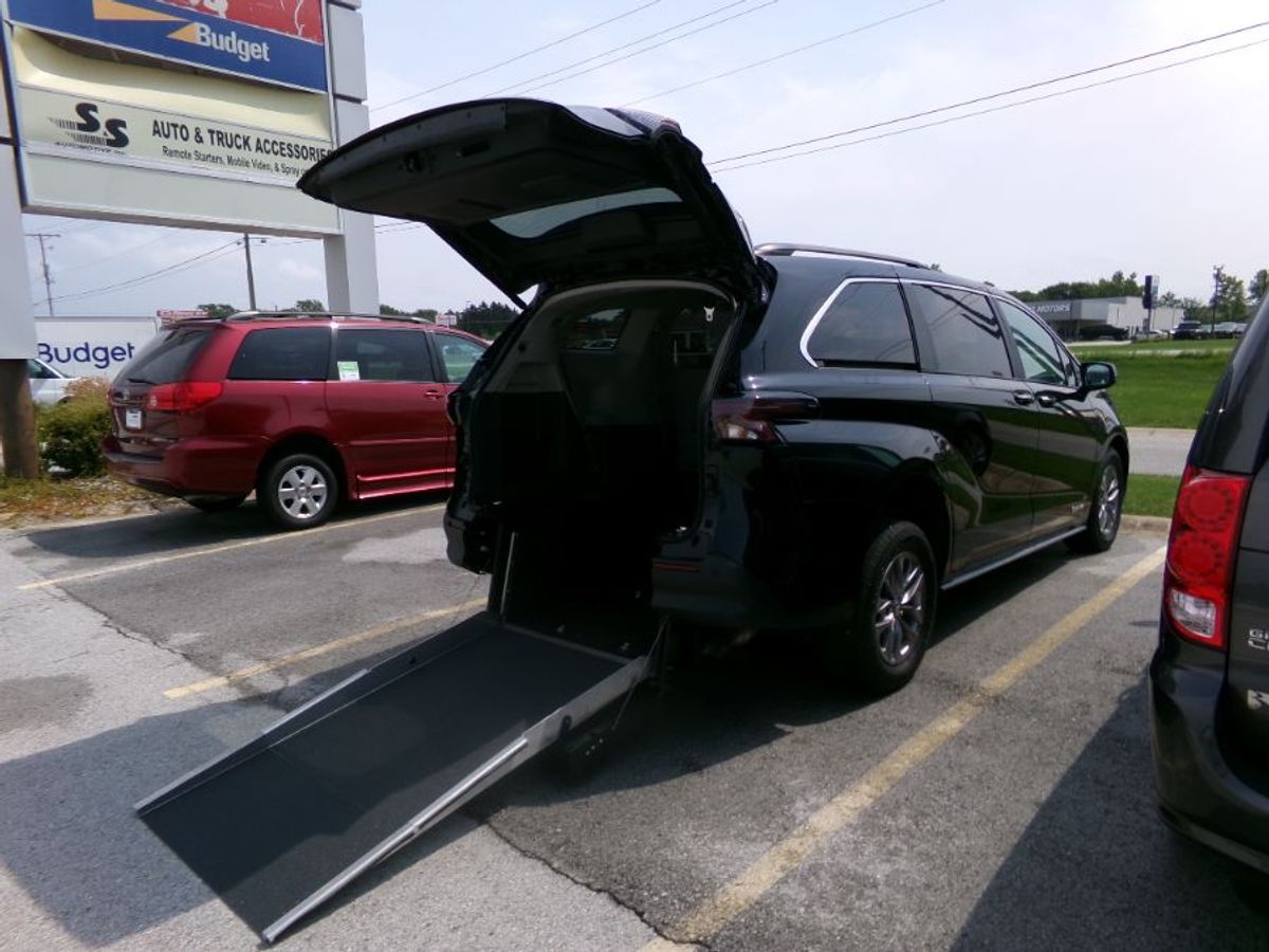 2024 TOYOTA SIENNA - Image 15