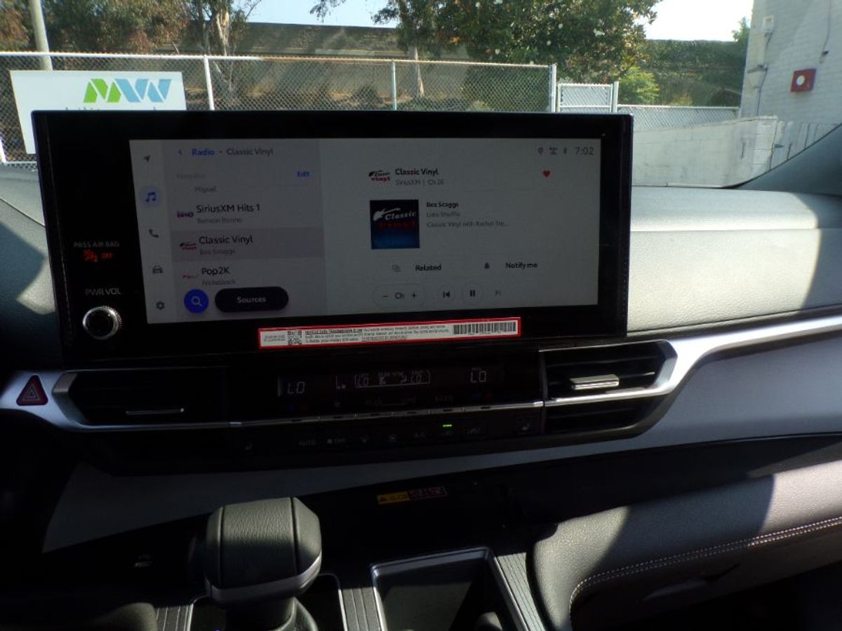 White Toyota Sienna image number 14