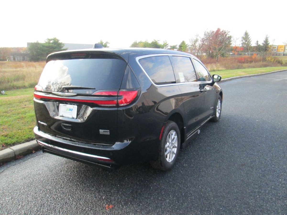 2026 CHRYSLER PACIFICA - Image 6