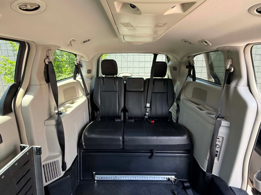 Used 2015 Chrysler Town and Country Touring - AMS Side Entry Entry Fold Out Automatic Ramp