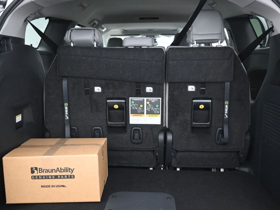 New 2026 Toyota Sienna Hybrid XLE Base - BraunAbility Side Entry Fold Out Automatic Ramp