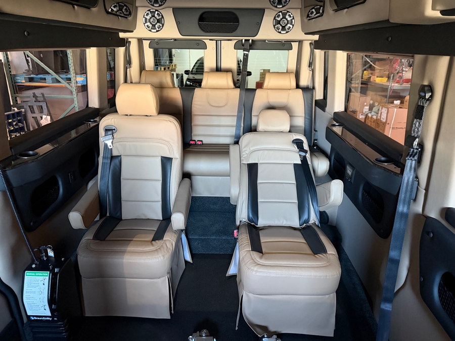 New 2025 Ram ProMaster SLT+ 2500 159WB HR -  Side Entry Lift Automatic Ramp