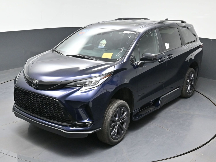 New 2026 Toyota Sienna Hybrid XSE Sport - BraunAbility Side Entry Fold Out Automatic Ramp