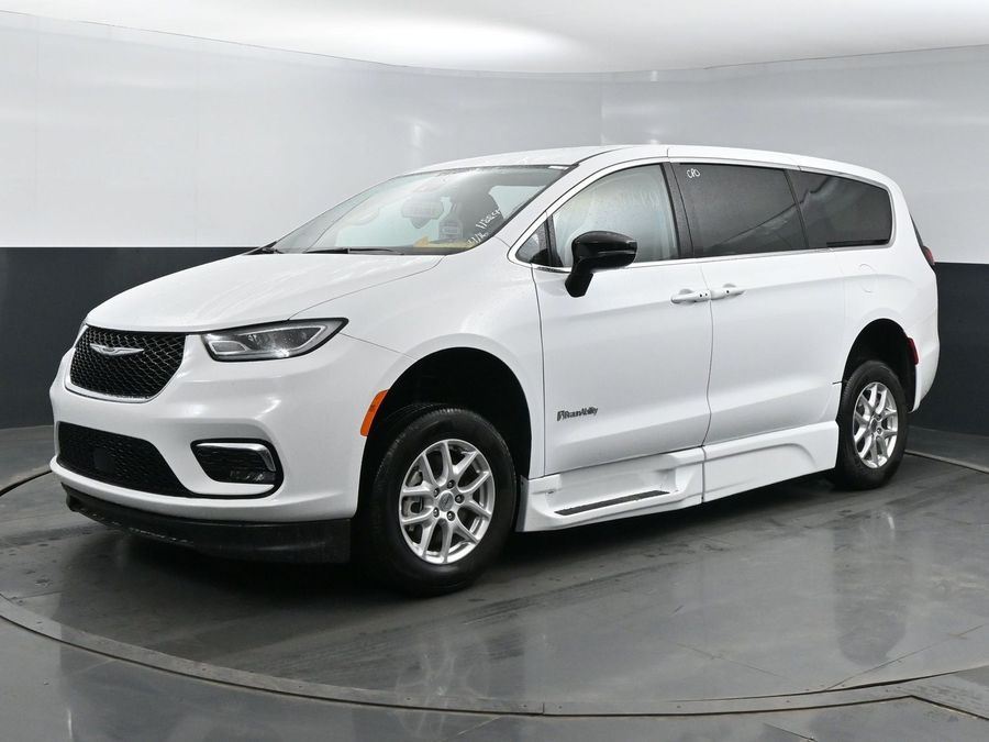 Used 2024 Chrysler Pacifica Touring L - BraunAbility Side Entry Entry Fold Out Automatic Ramp