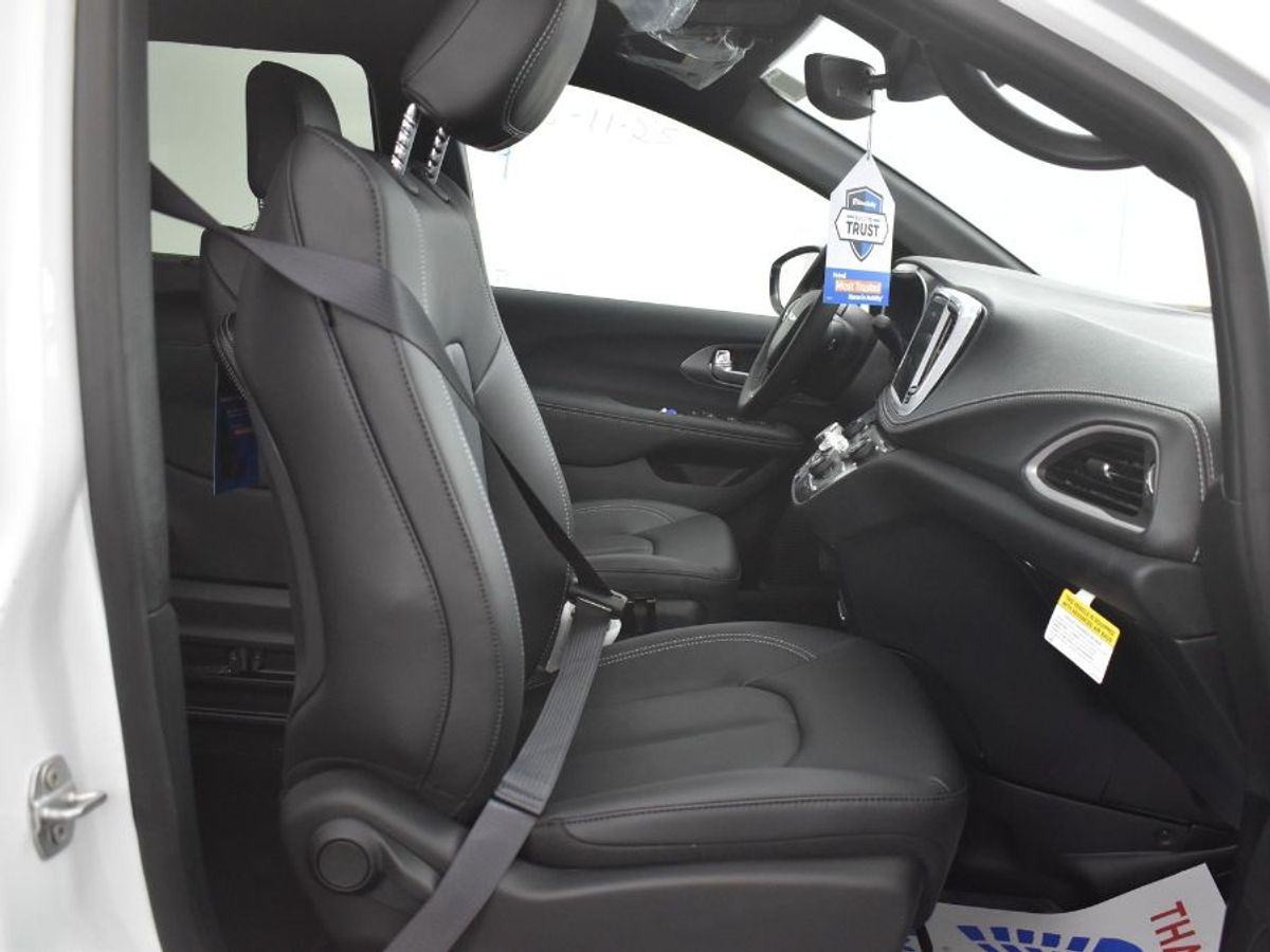 2025 CHRYSLER PACIFICA - Image 2