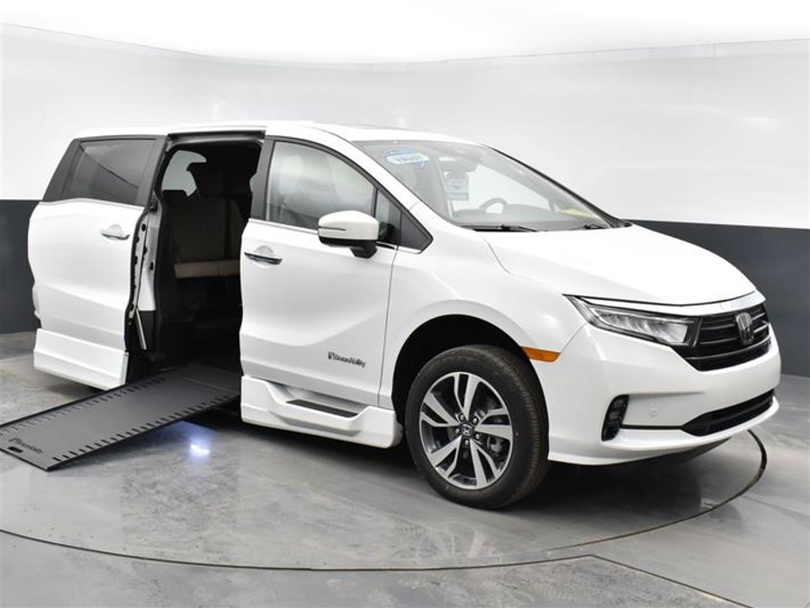 New 2026 Honda Odyssey Touring - BraunAbility Side Entry In Floor Automatic Ramp