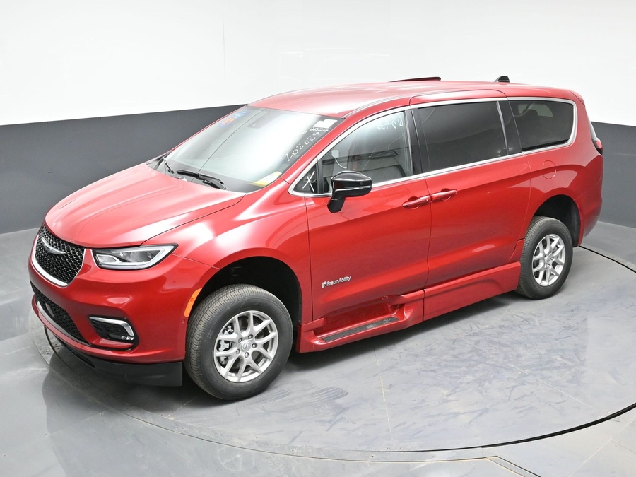 New 2026 Chrysler Pacifica Select Safety - BraunAbility Side Entry Fold Out Automatic Ramp