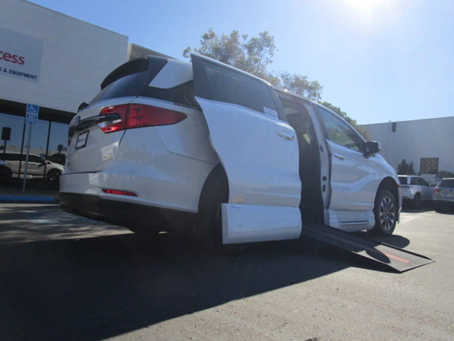 Used 2023 Honda Odyssey EX-L - VMI Side Entry Entry In Floor Automatic Ramp