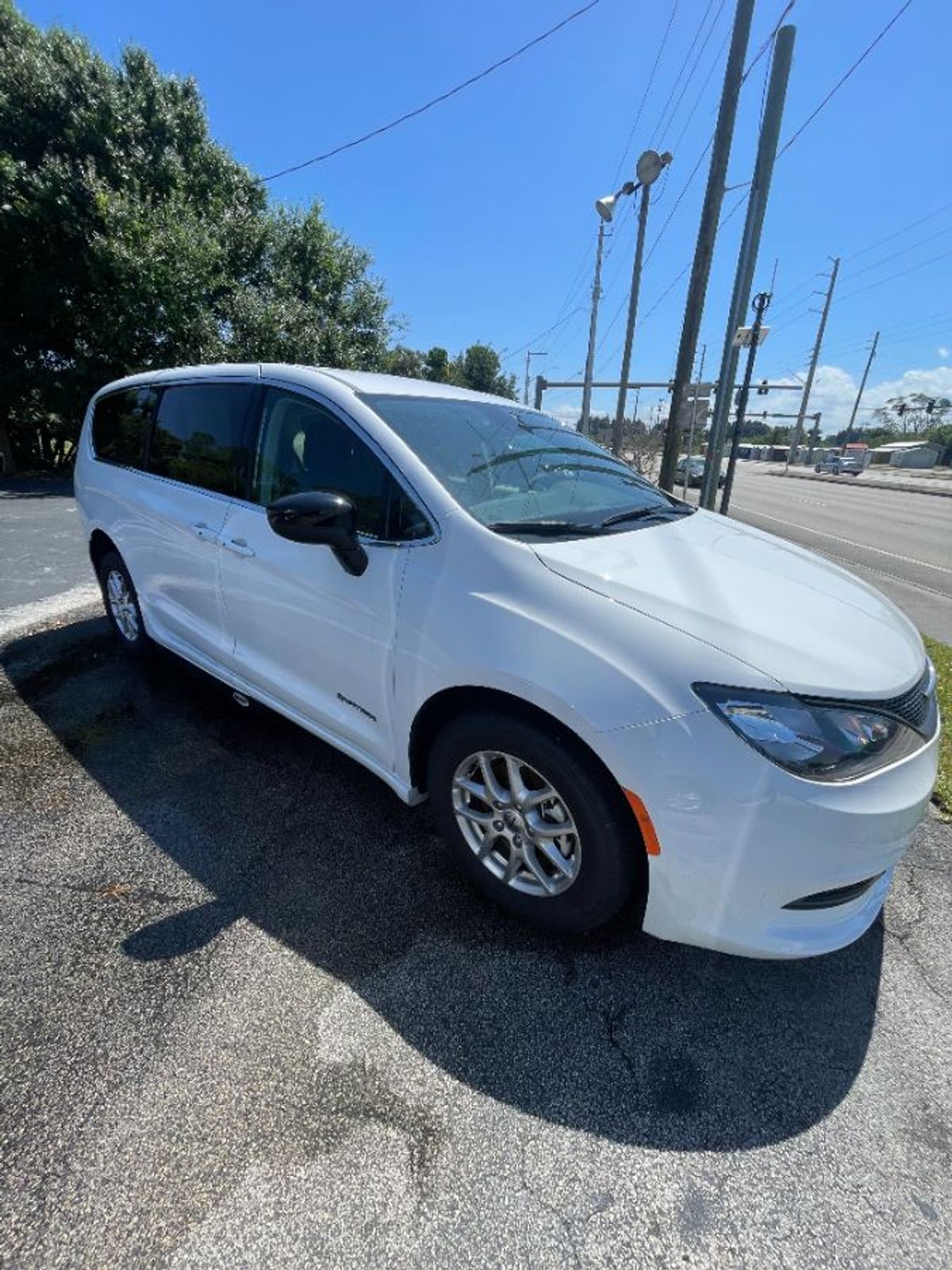 2024 CHRYSLER VOYAGER - Image 3