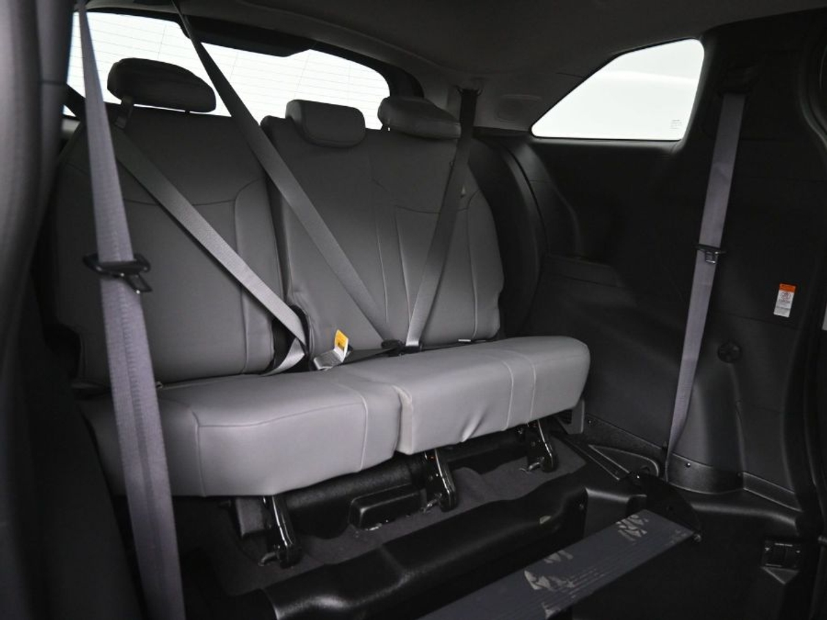 2025 TOYOTA SIENNA - Image 10