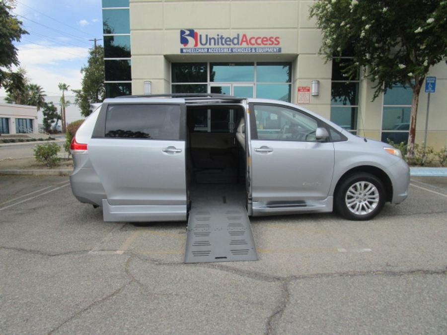 Used 2014 Toyota Sienna XLE - BraunAbility Side Entry Fold Out Automatic Ramp