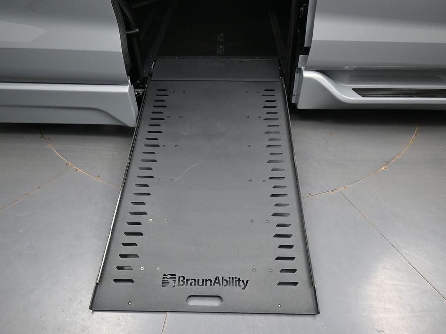 New 2026 Toyota Sienna XSE Sport - BraunAbility Side Entry In Floor Automatic Ramp