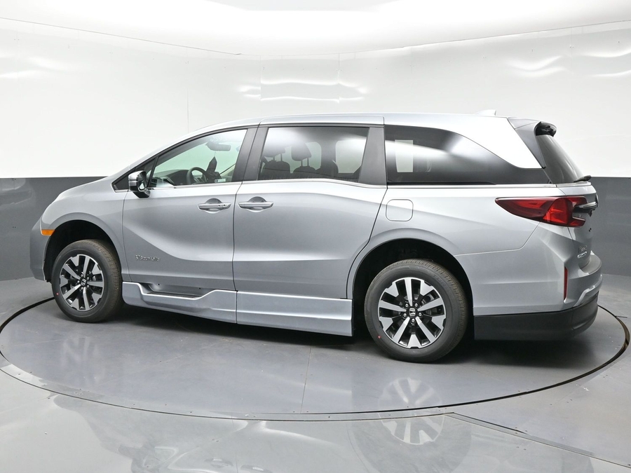Silver Honda Odyssey with Side Entry Automatic In Floor ramp
