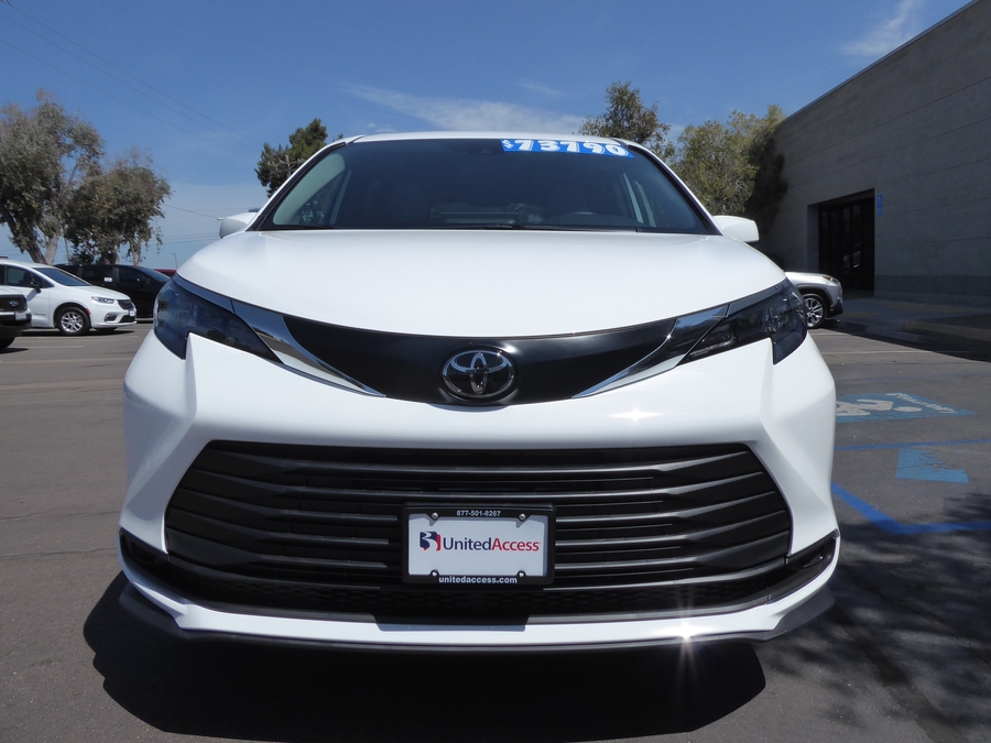 New 2026 Toyota Sienna Hybrid LE w swivel 2nd row - Vantage Mobility Commercial Rear Entry Fold Out Manual Ramp