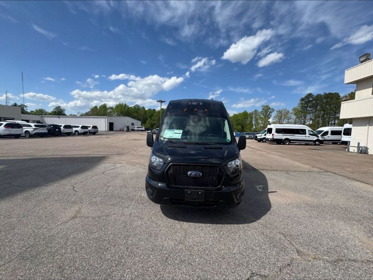 Black Ford Transit image number 4