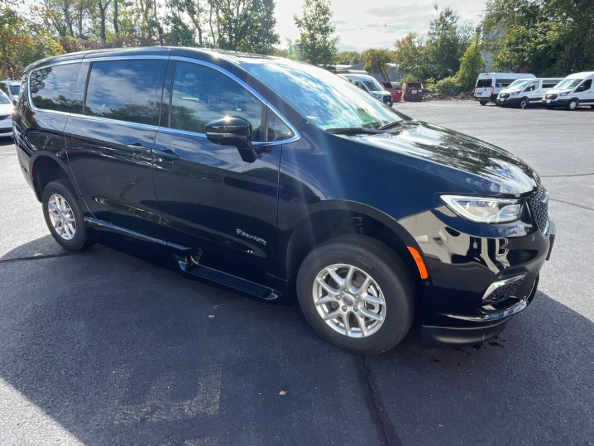 2025 CHRYSLER PACIFICA - Image 13