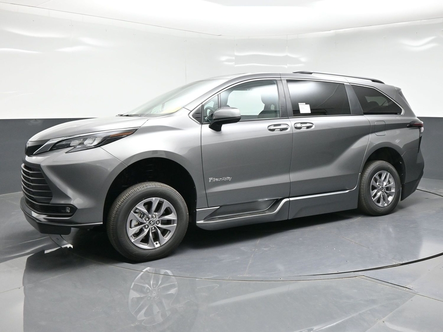 2026 Toyota Sienna XLE - Photo 15