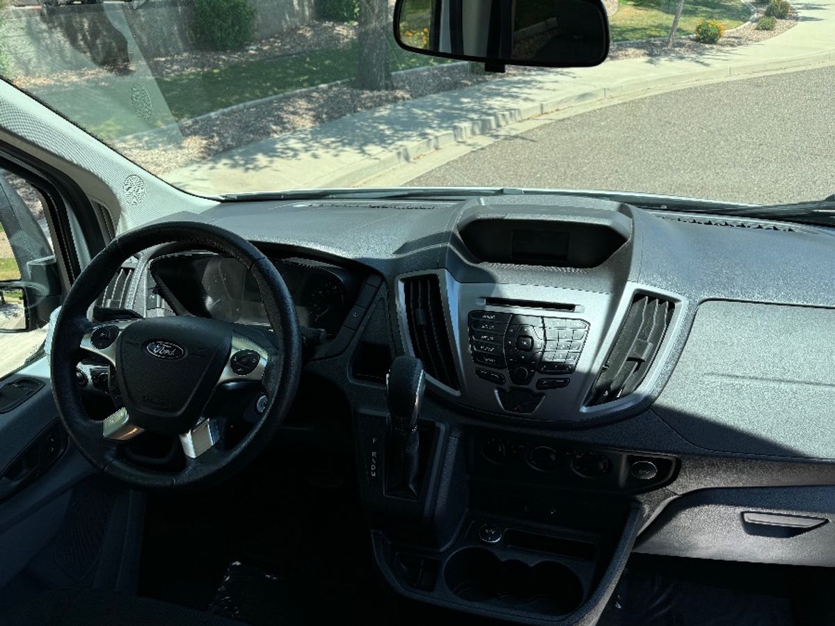 White Ford T350 image number 6