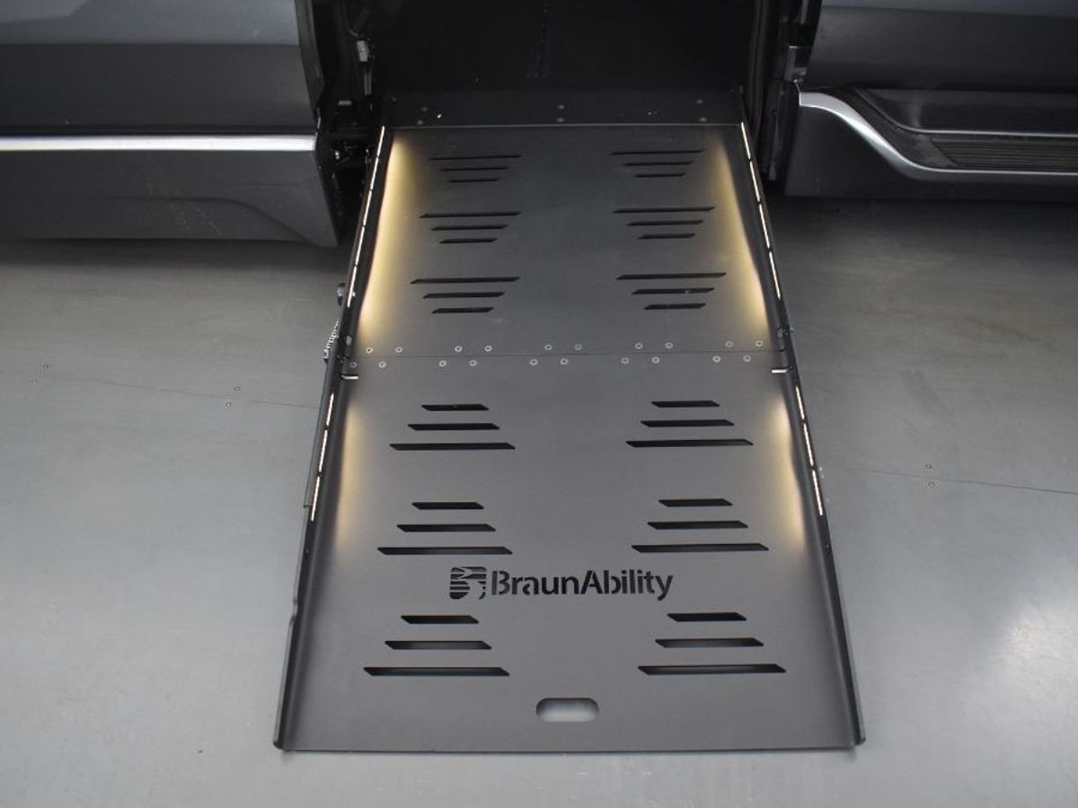 2025 TOYOTA SIENNA - Image 19