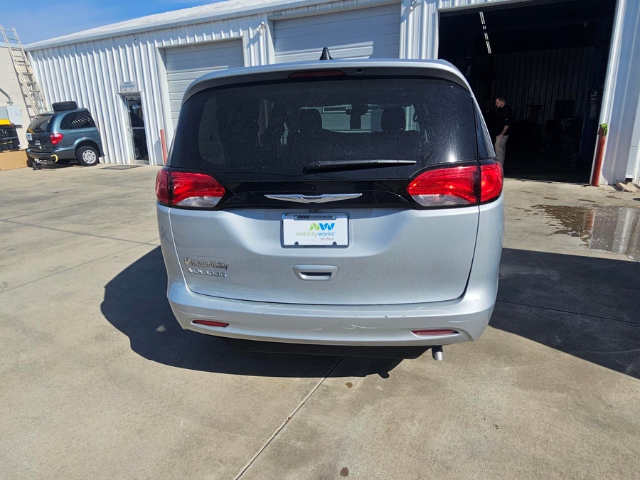 2024 CHRYSLER VOYAGER - Image 5