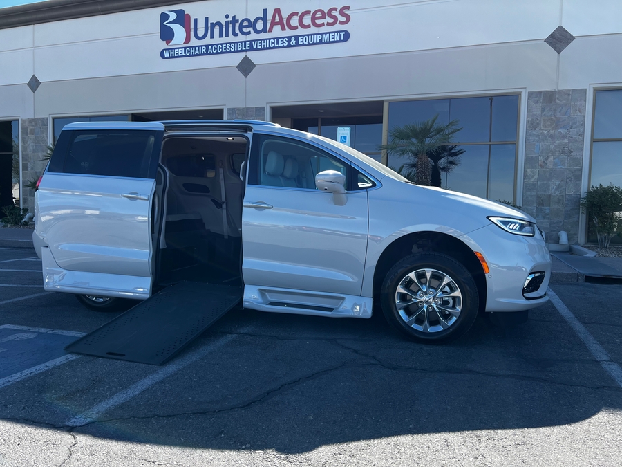 Used 2021 Chrysler Pacifica Touring L - RLX Side Entry Entry In Floor Automatic Ramp