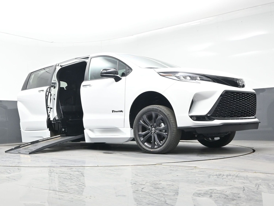 New 2026 Toyota Sienna Hybrid XSE Sport - BraunAbility Side Entry Entry Fold Out Automatic Ramp
