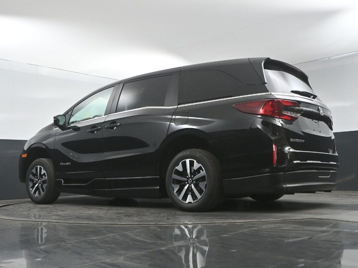 Black Honda Odyssey image number 10