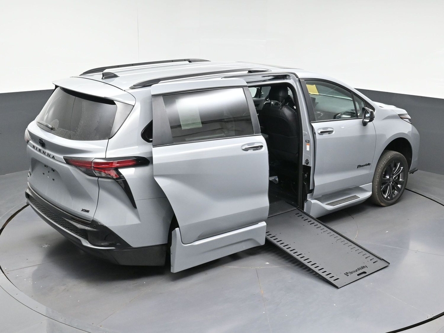 New 2026 Toyota Sienna Hybrid XSE Sport - BraunAbility Side Entry In Floor Automatic Ramp
